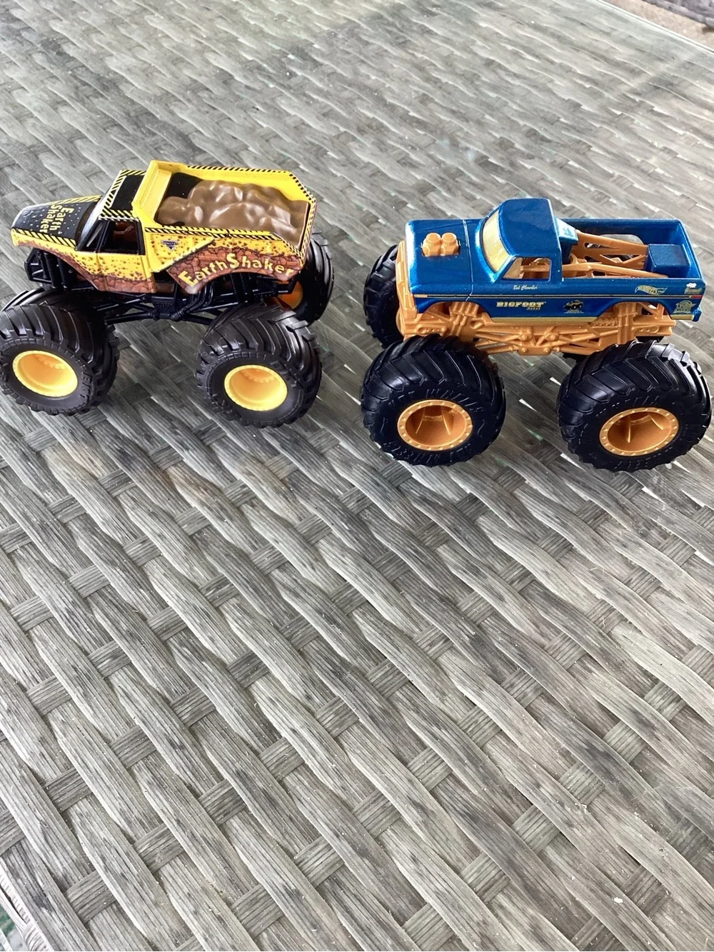 Monster Jam Big Foot And Earth Shaker EUC